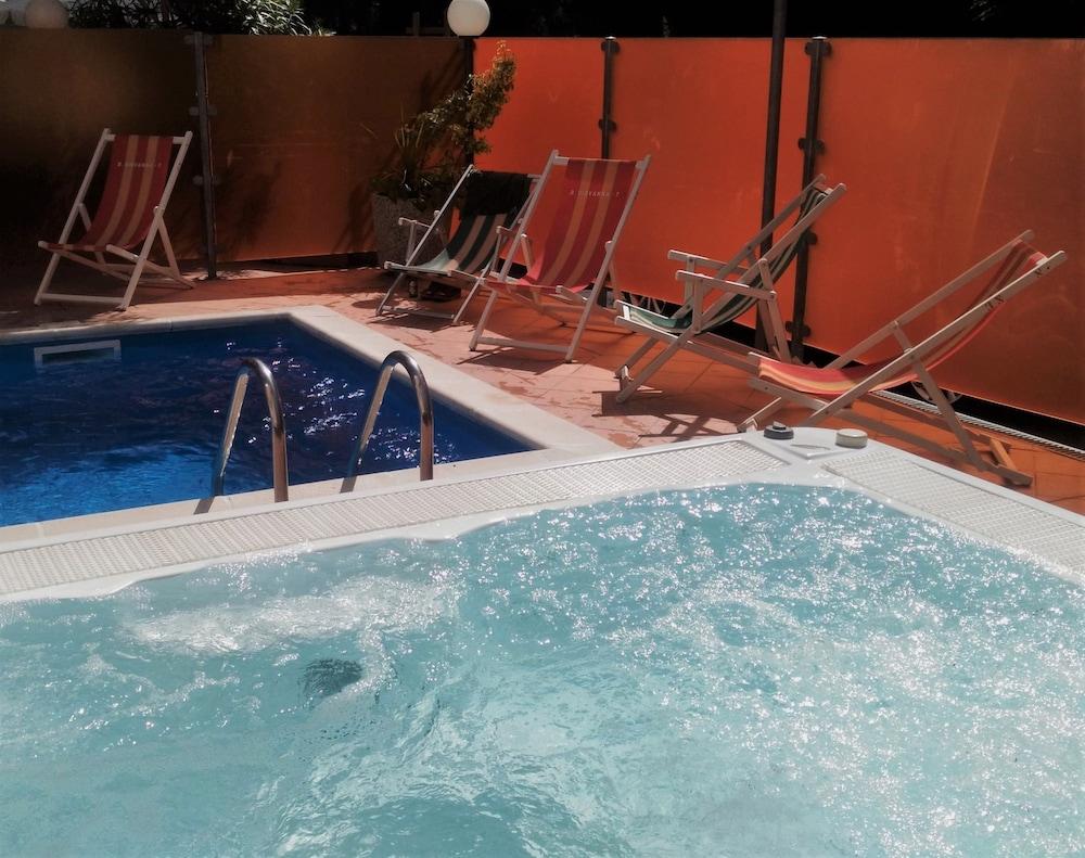 Hotel Prestige Rimini Bagian luar foto