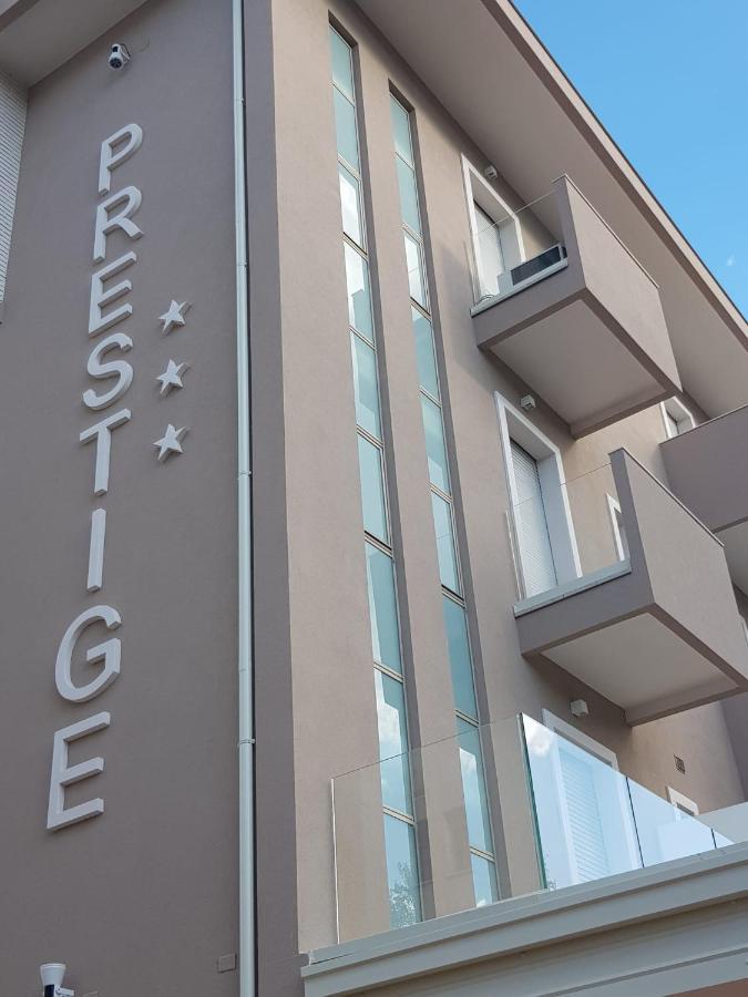 Hotel Prestige Rimini Bagian luar foto