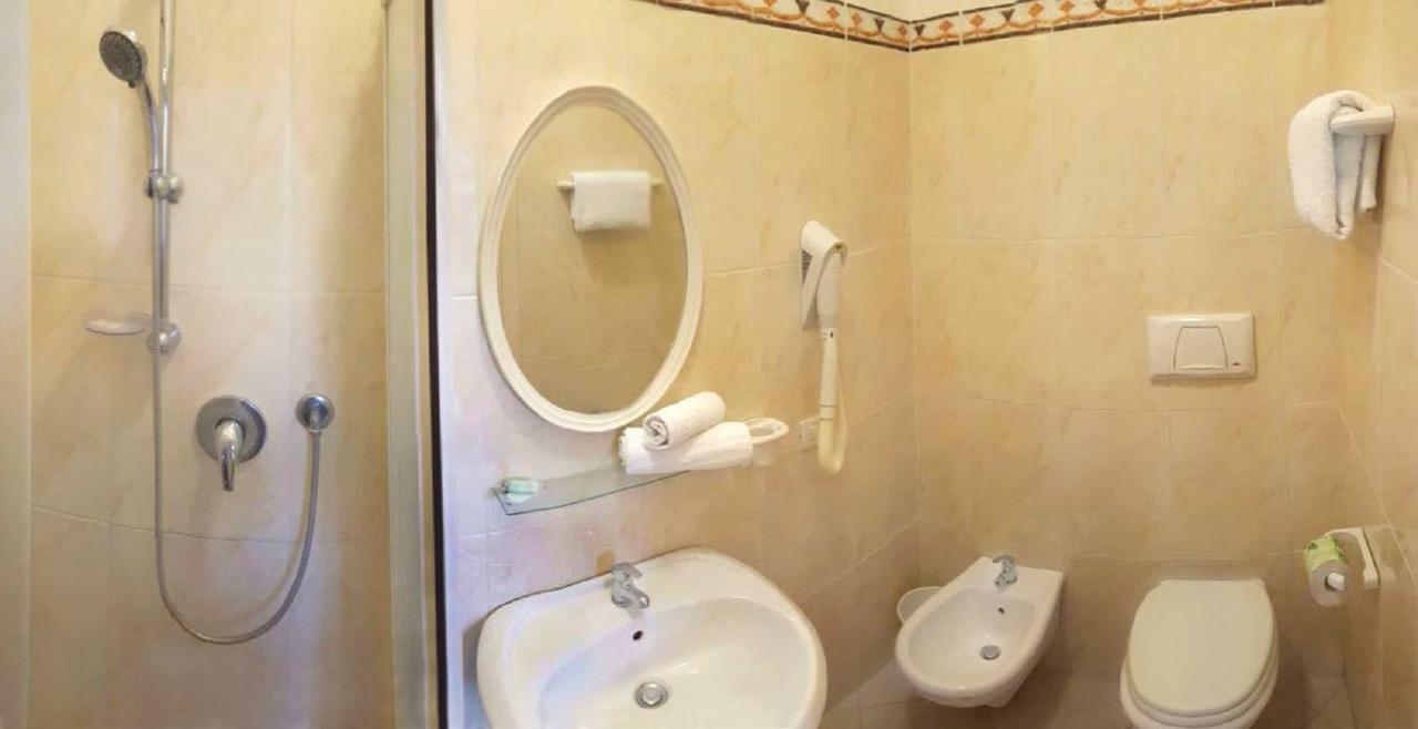 Hotel Prestige Rimini Bagian luar foto