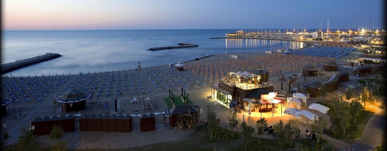 Hotel Prestige Rimini Bagian luar foto