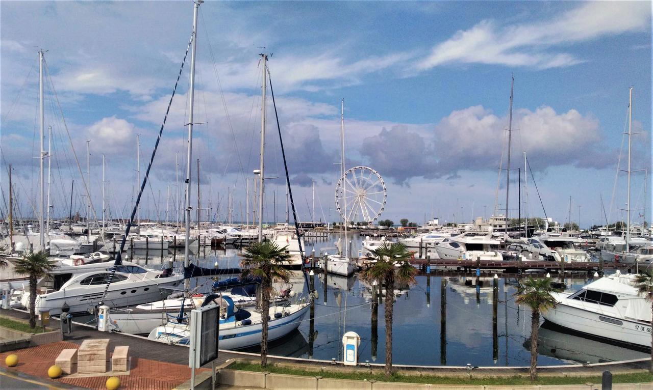 Hotel Prestige Rimini Bagian luar foto