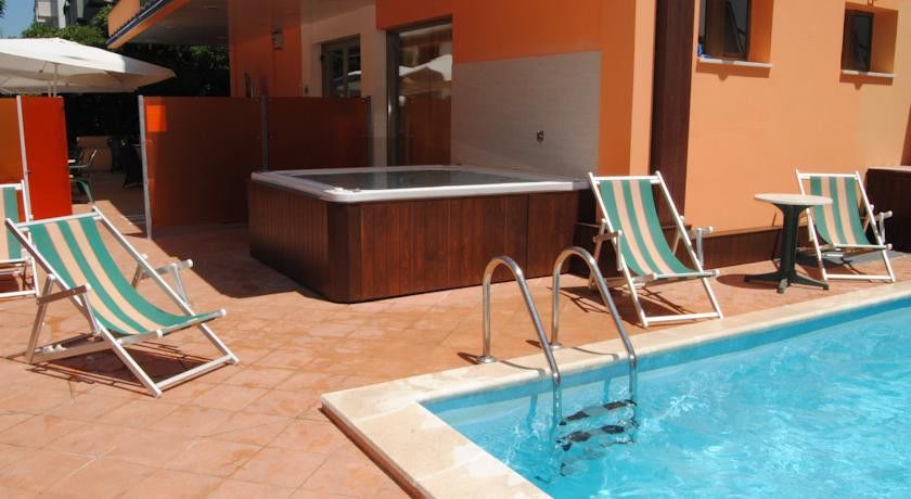 Hotel Prestige Rimini Bagian luar foto