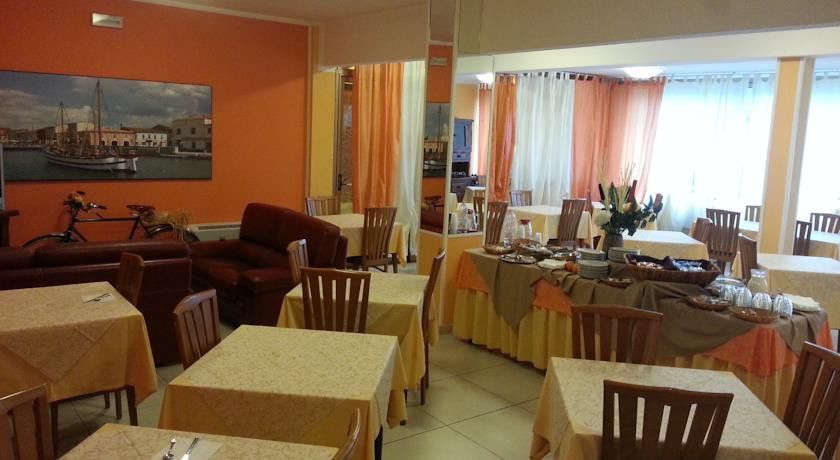 Hotel Prestige Rimini Bagian luar foto