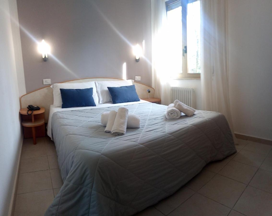 Hotel Prestige Rimini Bagian luar foto