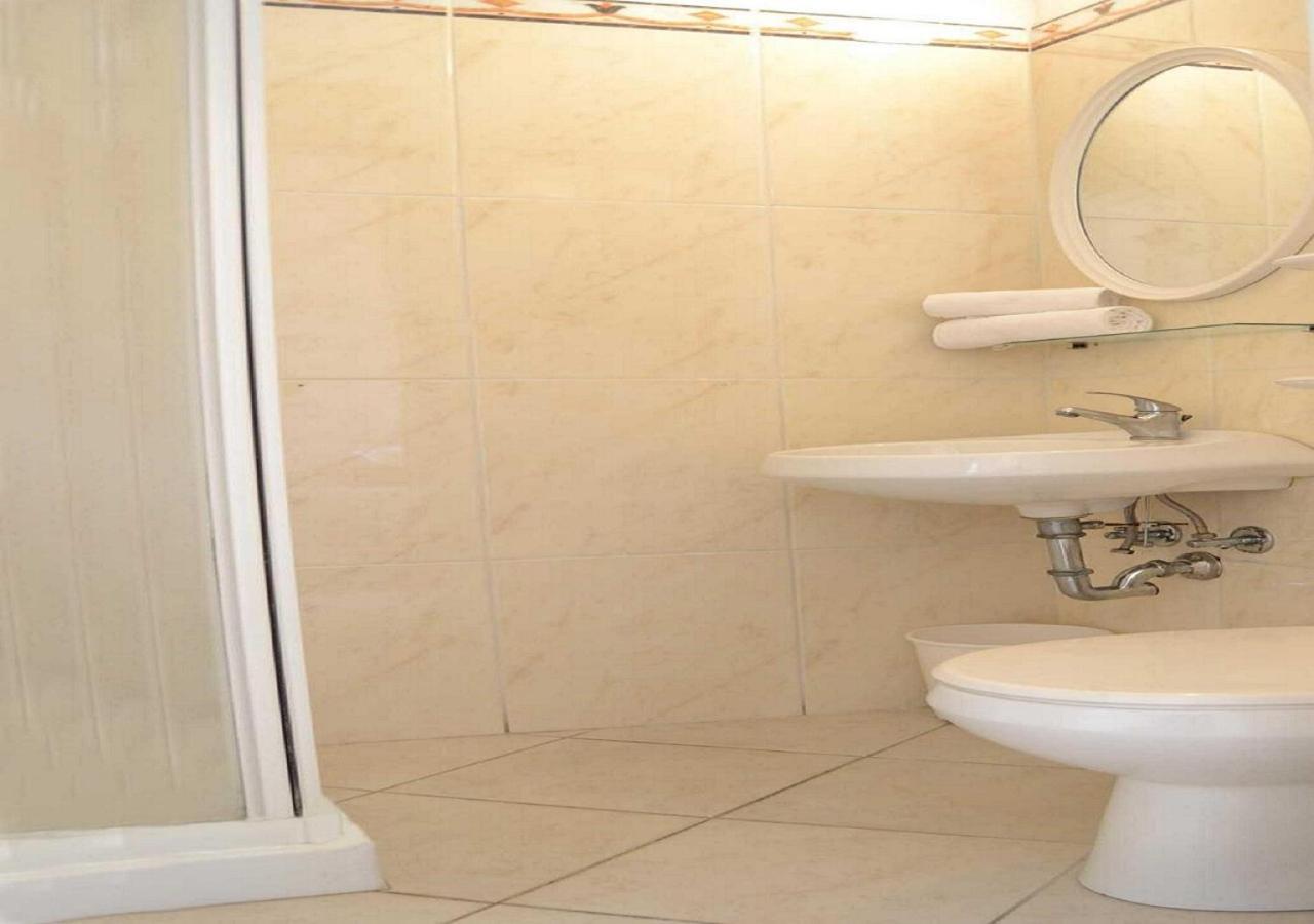Hotel Prestige Rimini Bagian luar foto