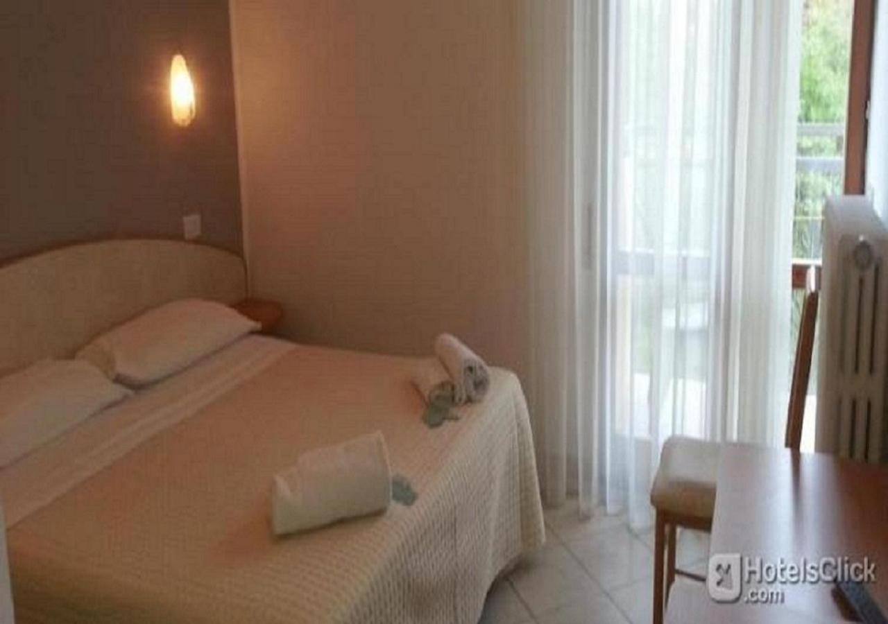 Hotel Prestige Rimini Bagian luar foto